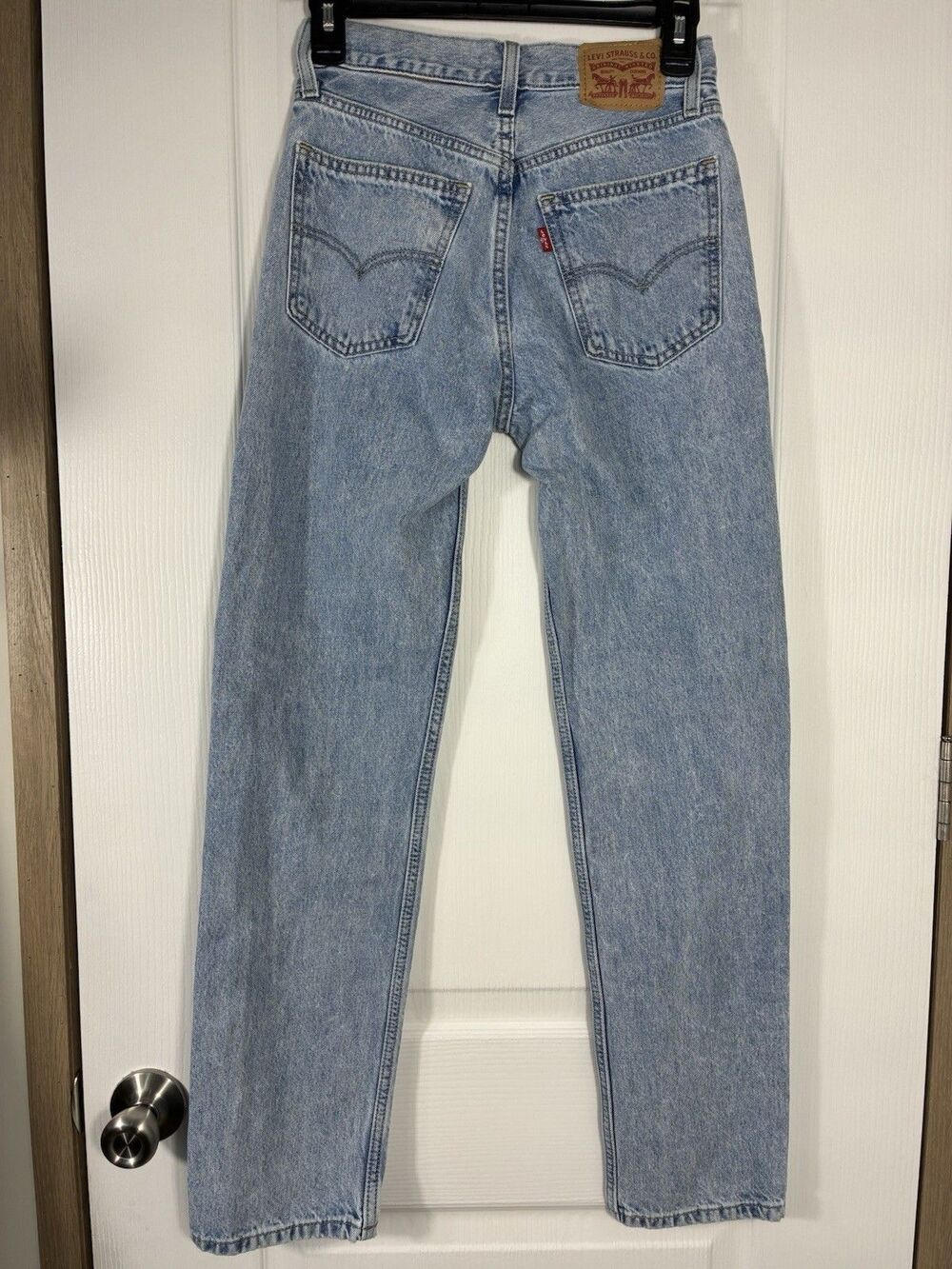 Levi Strauss Women’s Jeans Low Pro Straight Size 23 Light Wash